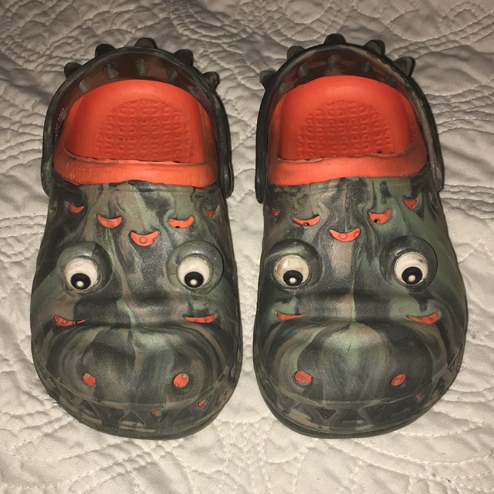 Toddler camo alligator crocs